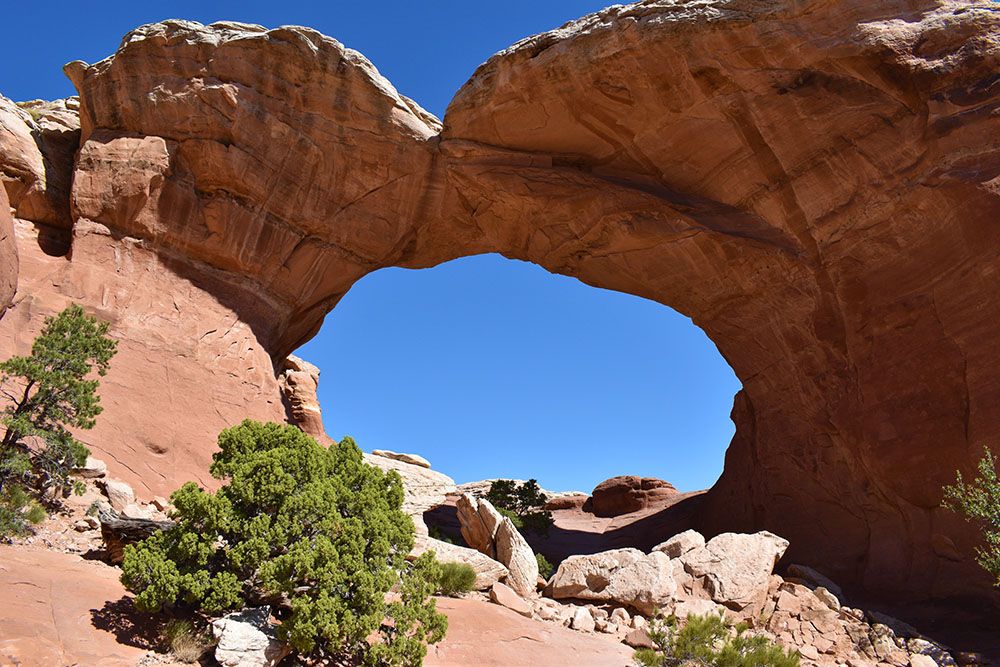 giant rock arch